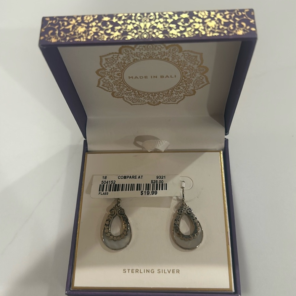 Annika Witt earrings new with price tag.  Good condition!